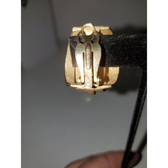 Gold Tone Chunky Earrings Vintage Hong Kong Clip On Back Costume Jewelry - Picture 5 of 11